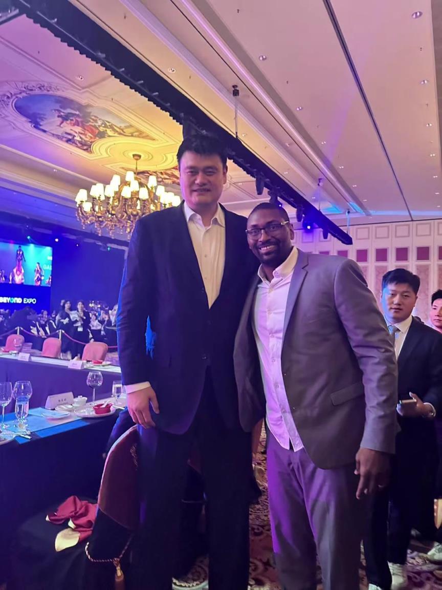 阿泰斯特曬與姚明合照：這是我最喜歡的隊友 姚??！