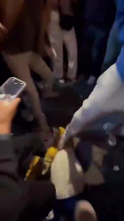 驚！尼克斯大勝步行者后，哈利伯頓遭主場球迷群毆